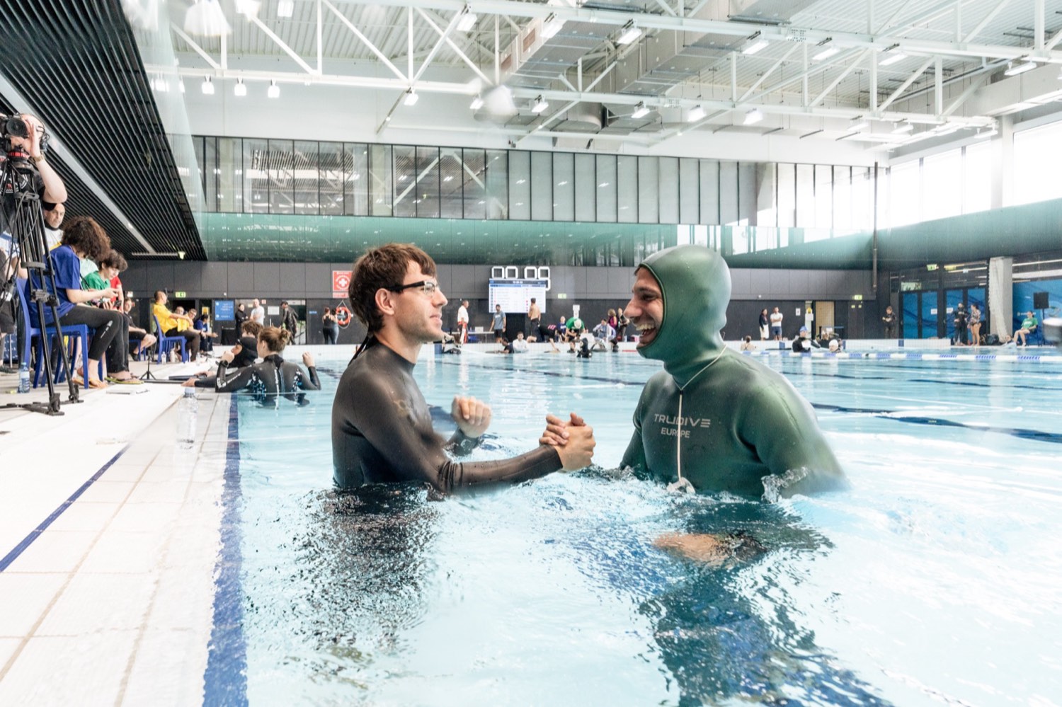 Aaron Fisher coaching a breath and nervous system session